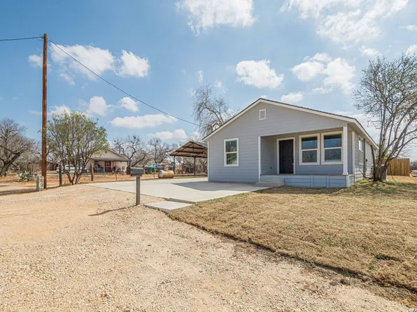 508 Hickory, Jourdanton, TX 78026