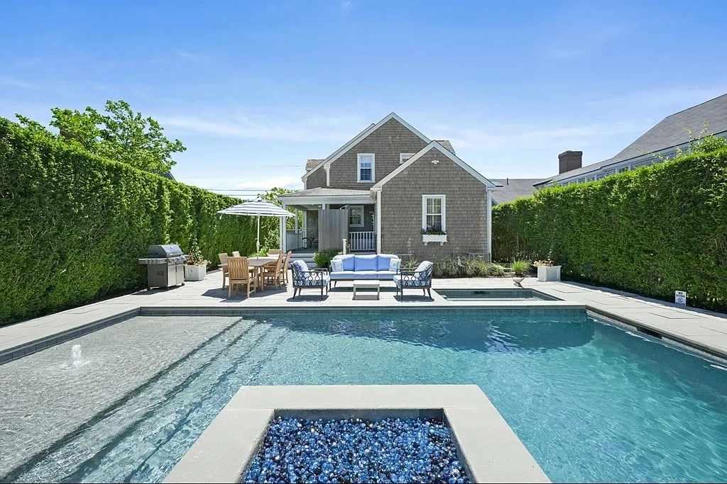 5 bed, 4.5 bath, 3200 sqft, $25,000 — Photo 1
