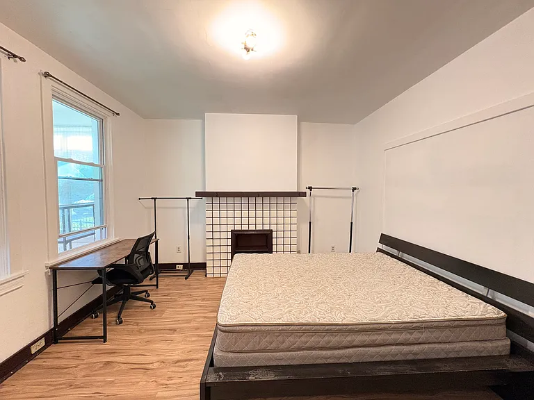 1045 Flemington St — Photo 9