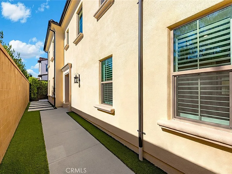 207 Alora — Photo 7