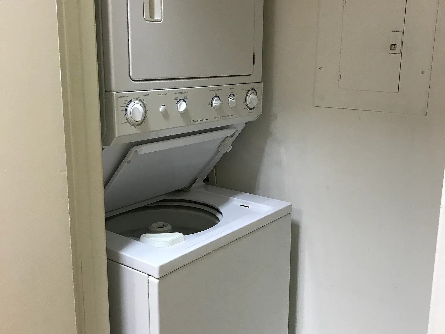 2 bed, 1024 sqft, $2,050 — Photo 3