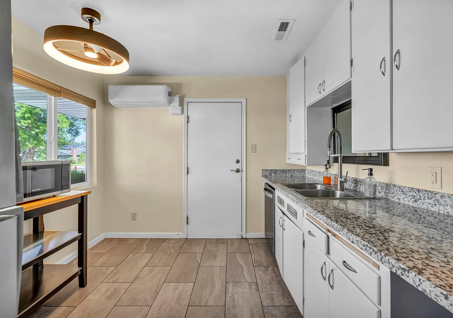 Character, Charm & Location Renovated Reno Gem Near Midtown — Photo 3