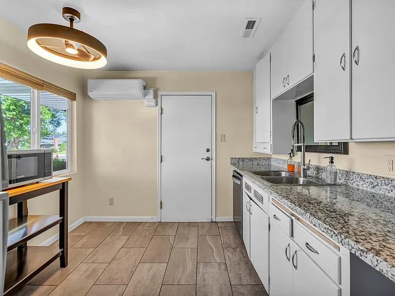 620 Belgrave Ave — Photo 3