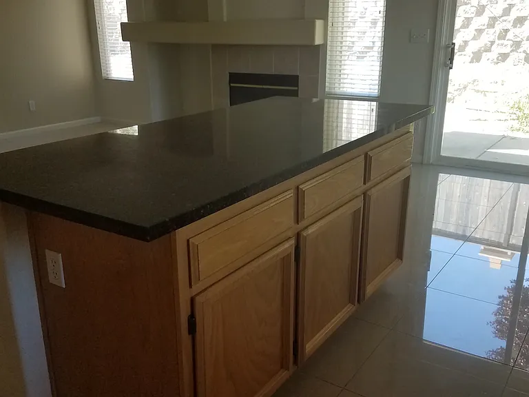 1022 Thompson Cir — Photo 6