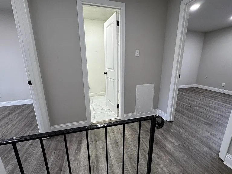 2301 Scott St — Photo 9