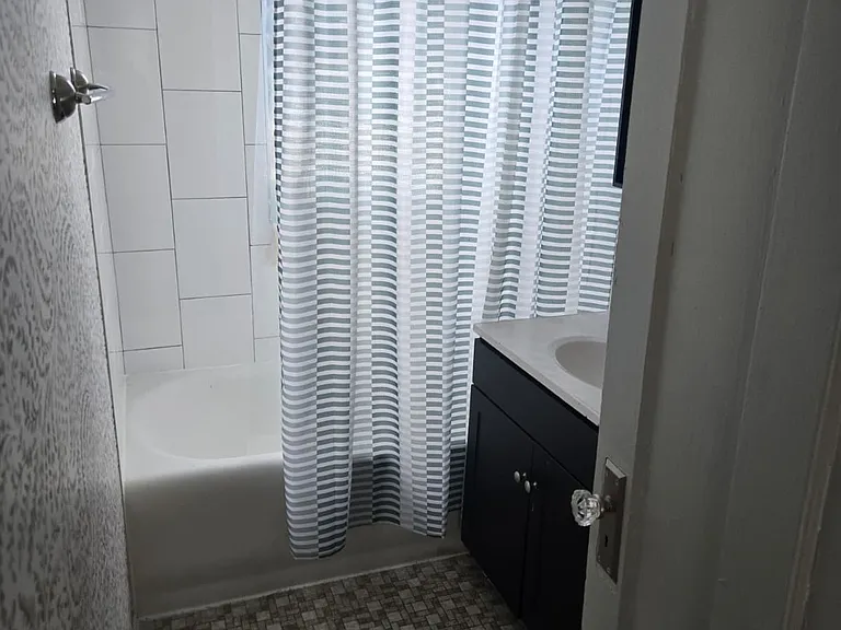 2700 W Albion Ave #2 — Photo 8