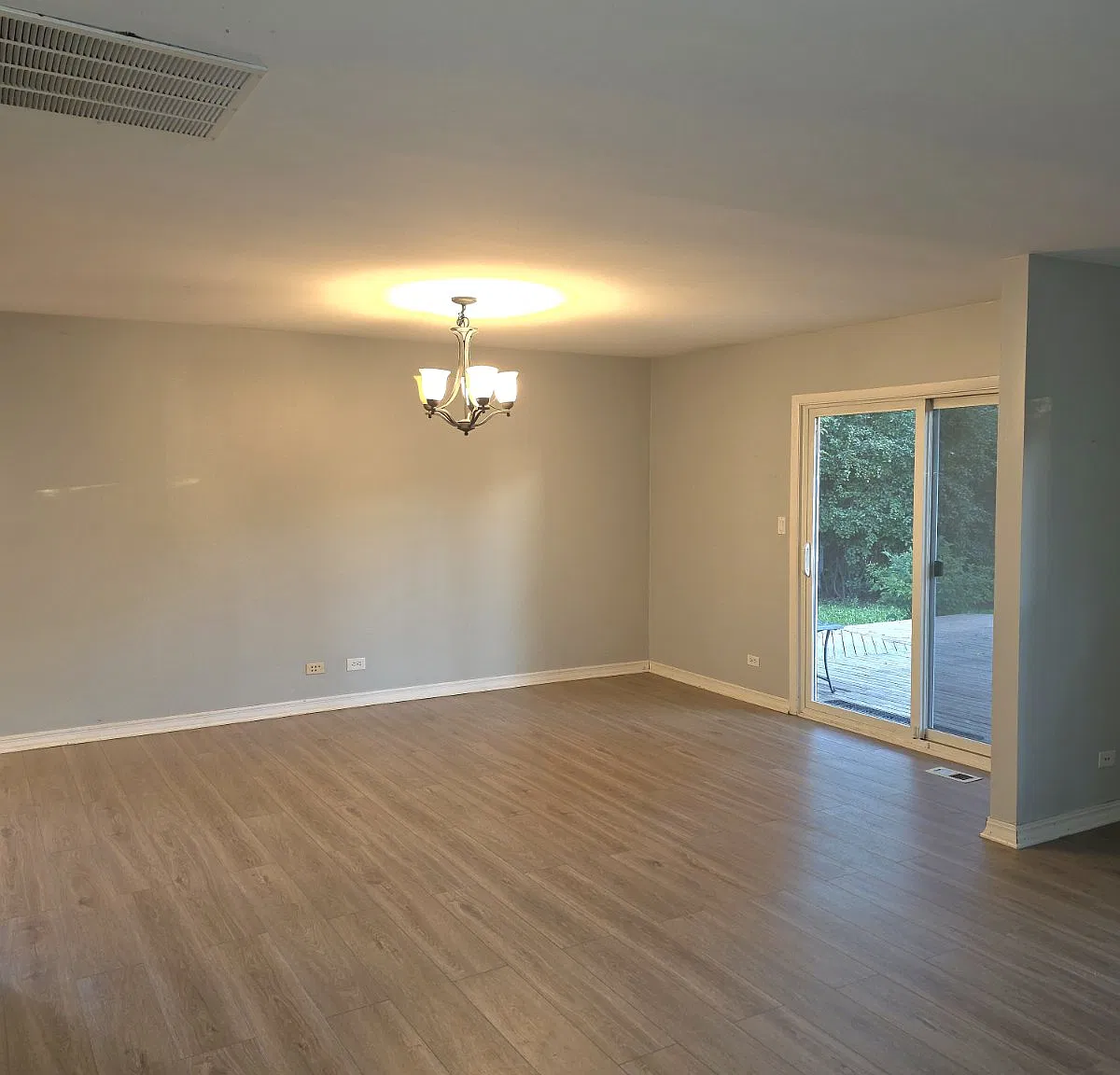 3 bed, 1300 sqft, $3,100 — Photo 3