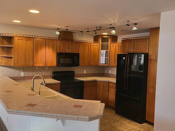 3rd image of 402 Coyote Canyon Dr