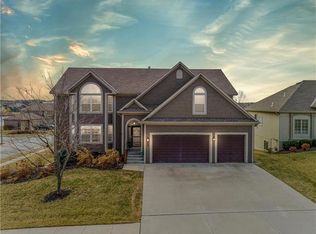 1215 Cross Creek Dr, Raymore, MO 64083