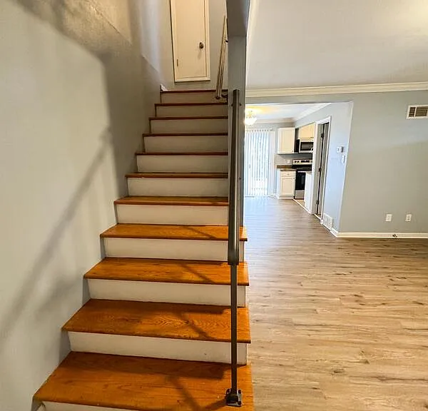 2705 Laclede Station Rd — Photo 3