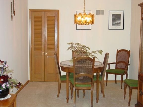 5th image of 9331 Queenston Dr