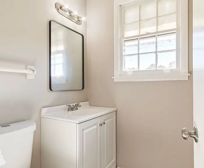 743 McPherson Dr — Photo 16