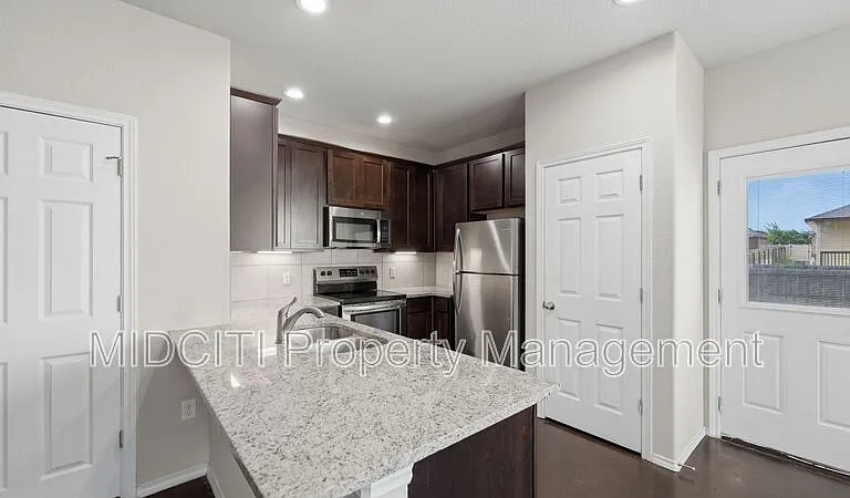 1134 Renee St — Photo 3