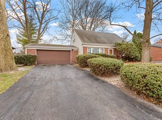 706 Fox River Rd, Valparaiso, IN 46385