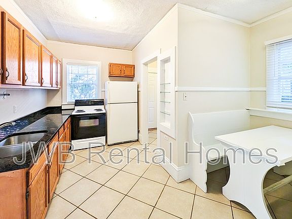 2nd image of 1060 Cherry St