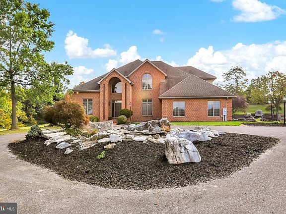 2nd image of 113 Aaron Ct