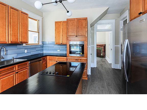 5th image of 316 W 40th St #A