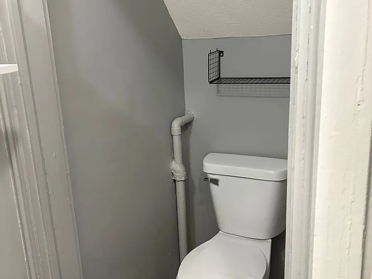 2147 C Street — Photo 8