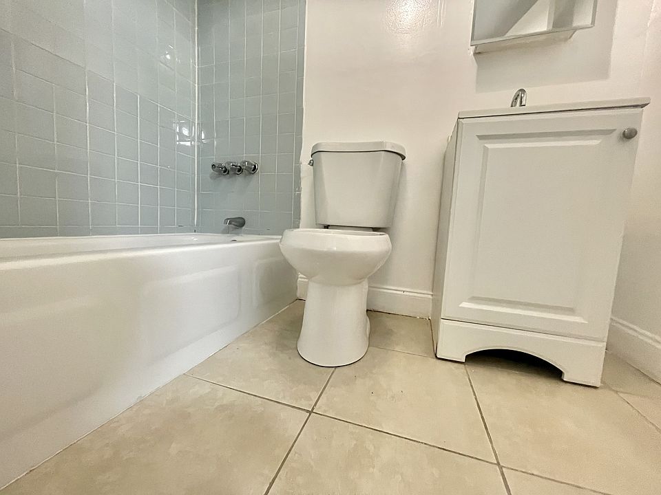 2nd image of 35 W 29th St #1E