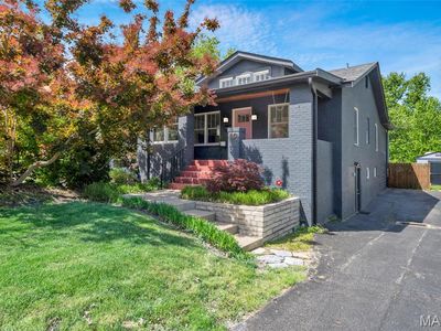1055 N Sappington Rd, Saint Louis, MO, 63122
