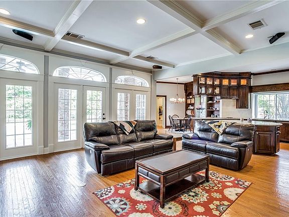 4th image of 217 Dwyer Ct