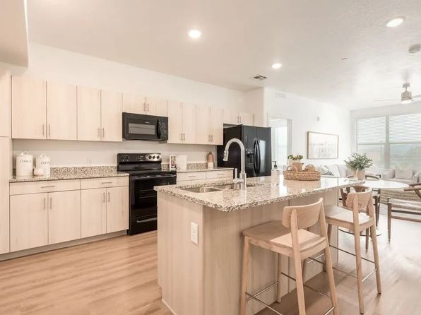 L’Appartement AMERICANA N/S Fooded P/O 160 West End Avenue #7M in Lincoln Square, Manhattan