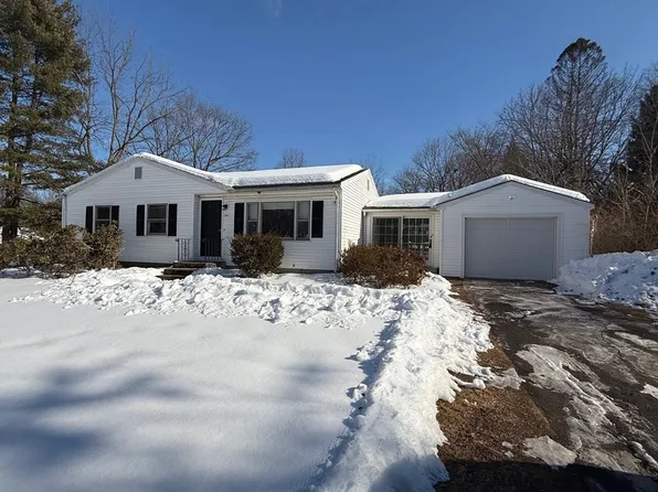 141 Tracy Cir, Amherst, MA 01002