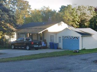 4845 Hatchery Rd, Waterford, MI 48329