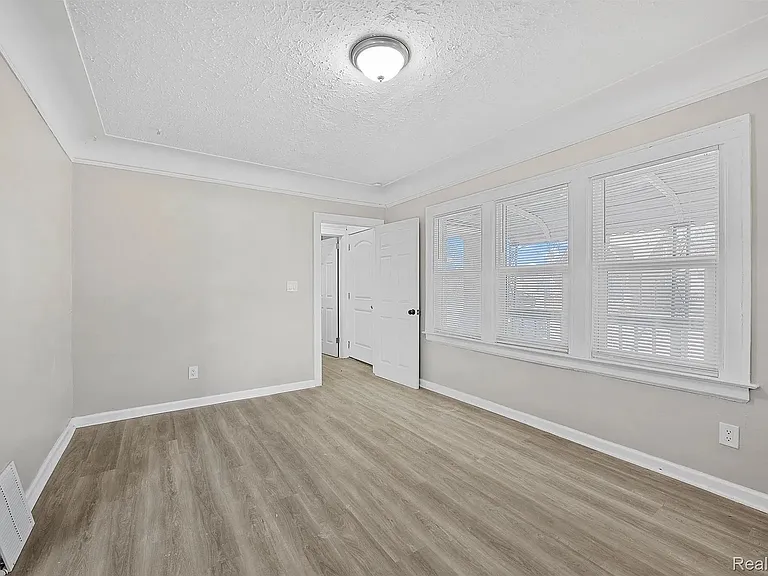 15740 Hartwell St — Photo 10