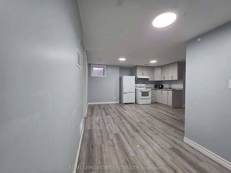 100 Chase Cres #BASEMENT — Photo 4