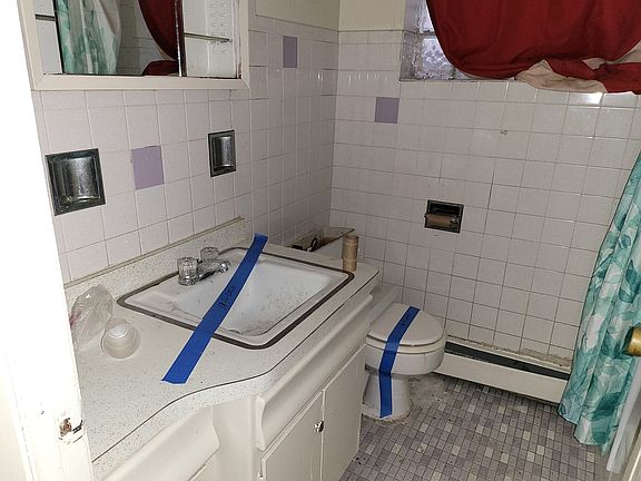 5th image of 13912 W Edbrooke Ave