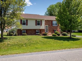 6352 W Donnagail Dr, Penn Laird, VA 22846
