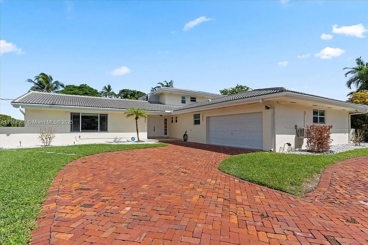 Greyknoll Estates — Photo 1