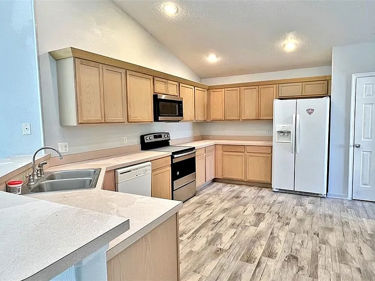 337 Silver Palms Cir — Photo 12