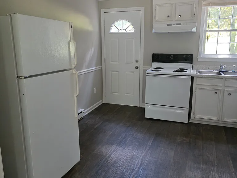 Bentley Woods Apartments — Photo 20