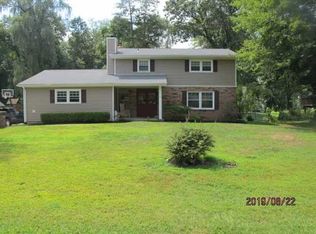 4 Ralph Ln, Hyde Park, NY 12538