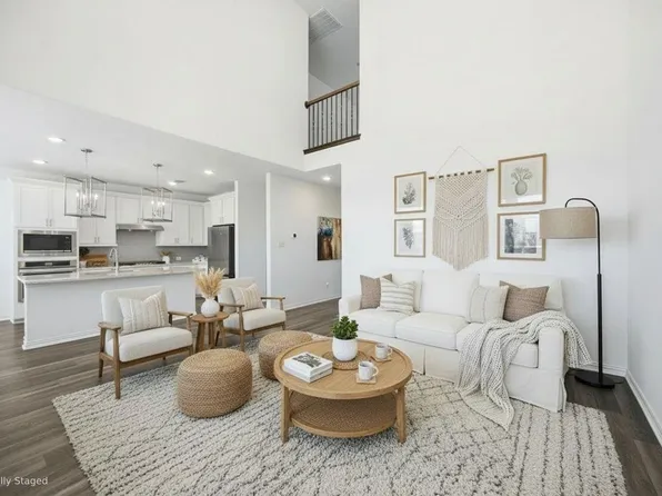 316 Clearlake Dr, Hutto, TX 78634