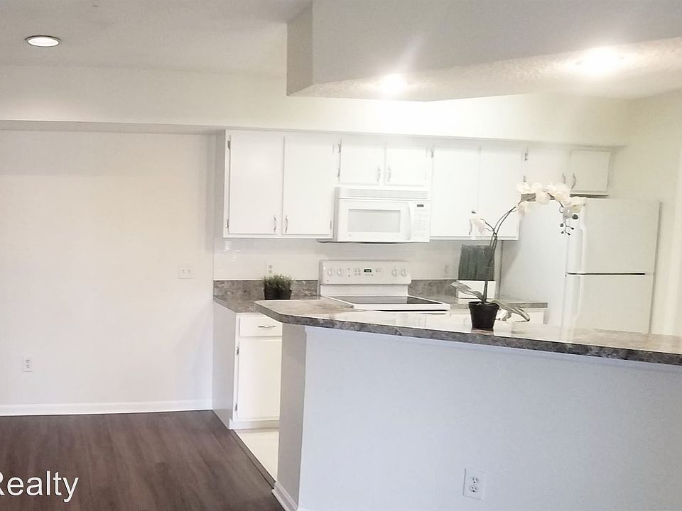 1st image of 712 Crest Pines Dr APT 324