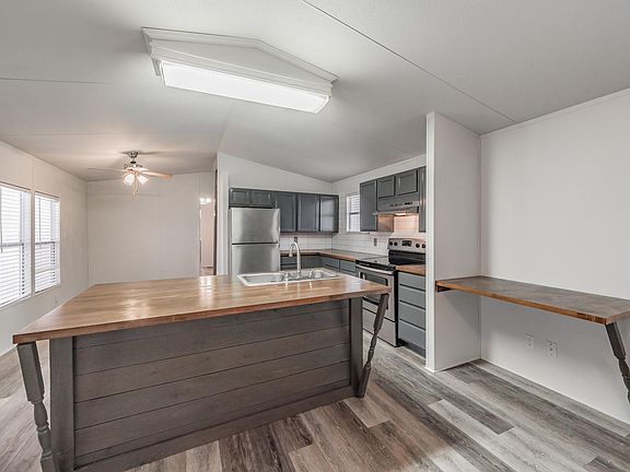 5th image of 5005 Shoreline Cir W