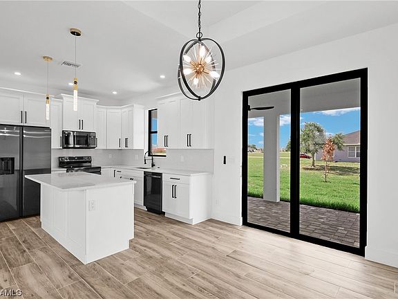 4th image of 533 NE 15th Terrace Cpe