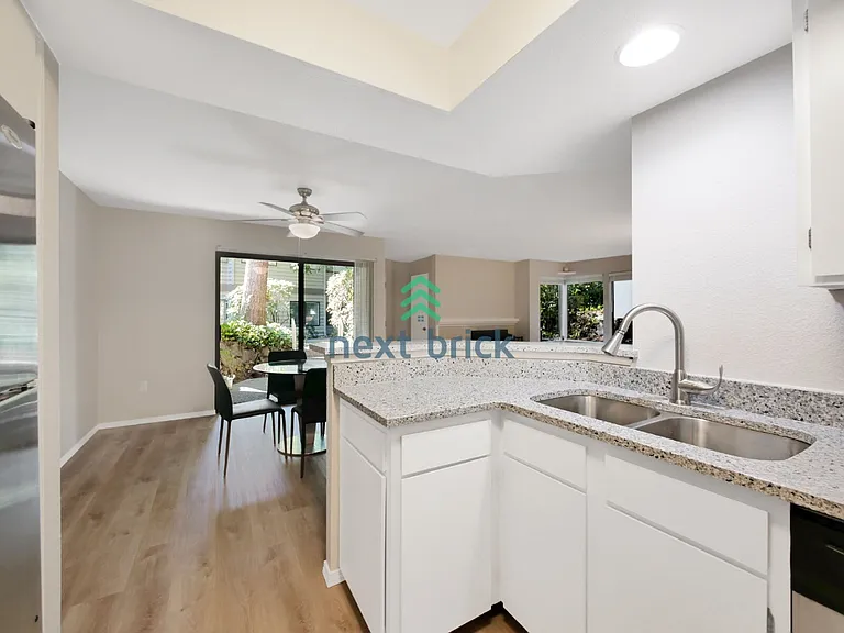 1270 Bellevue Way NE #3 — Photo 5