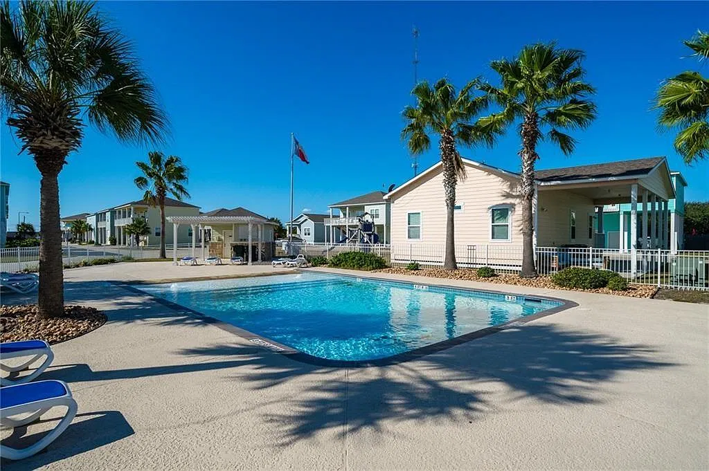 3 bed, 2.0 bath, 1120 sqft, $2,200 — Photo 1