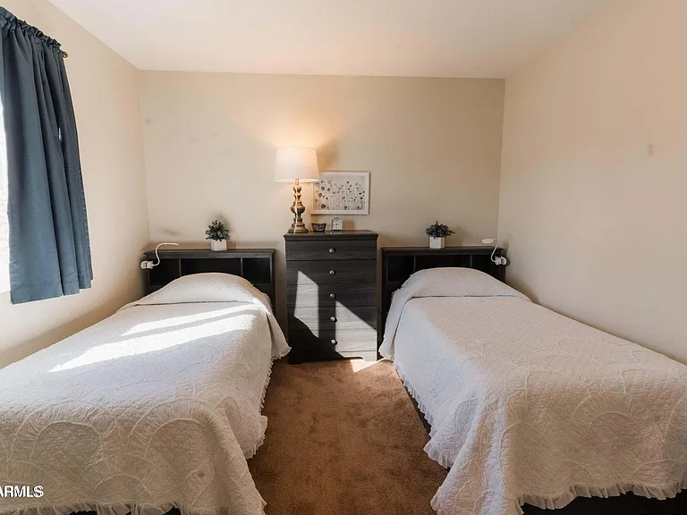 2322 E Millbrae Ct — Photo 31