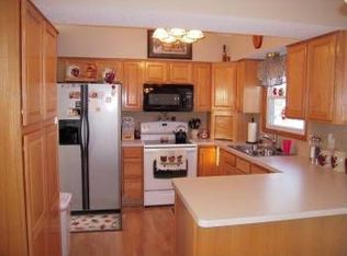 1745 Helena Rd N, Oakdale, MN 55128