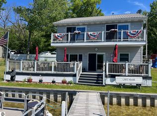 1516 Forest Rd, Harrison, MI 48625