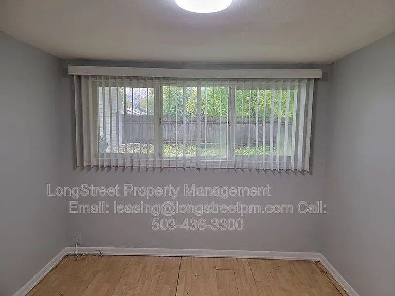 350 SE Lilly Ave #4 — Photo 8