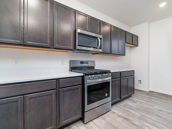 5th image of 10421 Blaine St