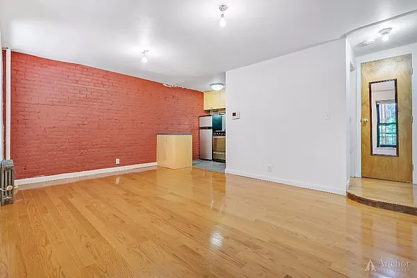 Rented by Anchor Associates | media 15