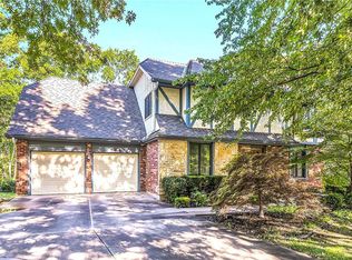 8156 Summit St, Lenexa, KS 66215
