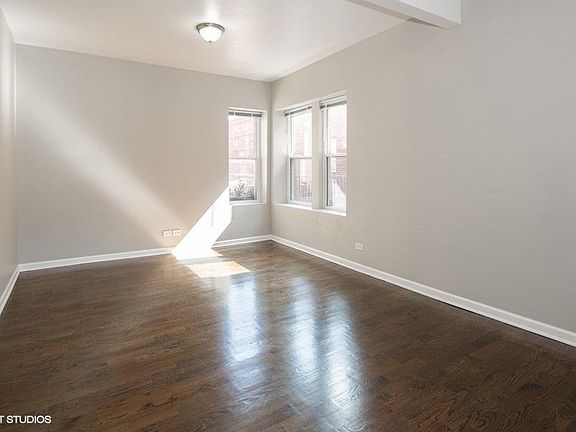 4th image of 4864 N Rockwell St #2N